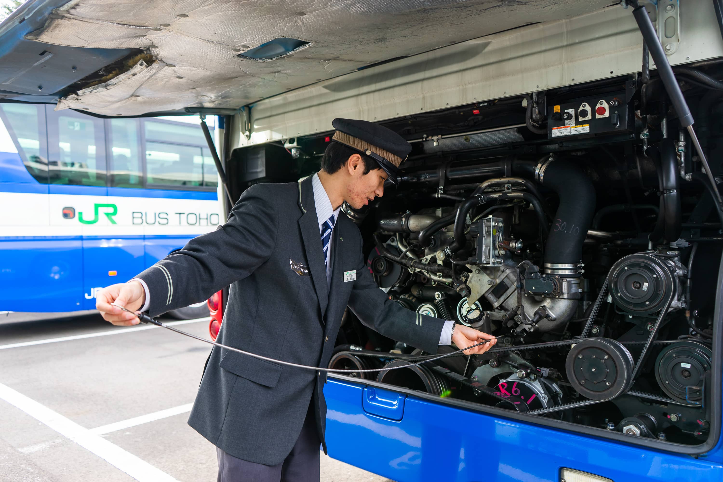 運転士・エンジン点検