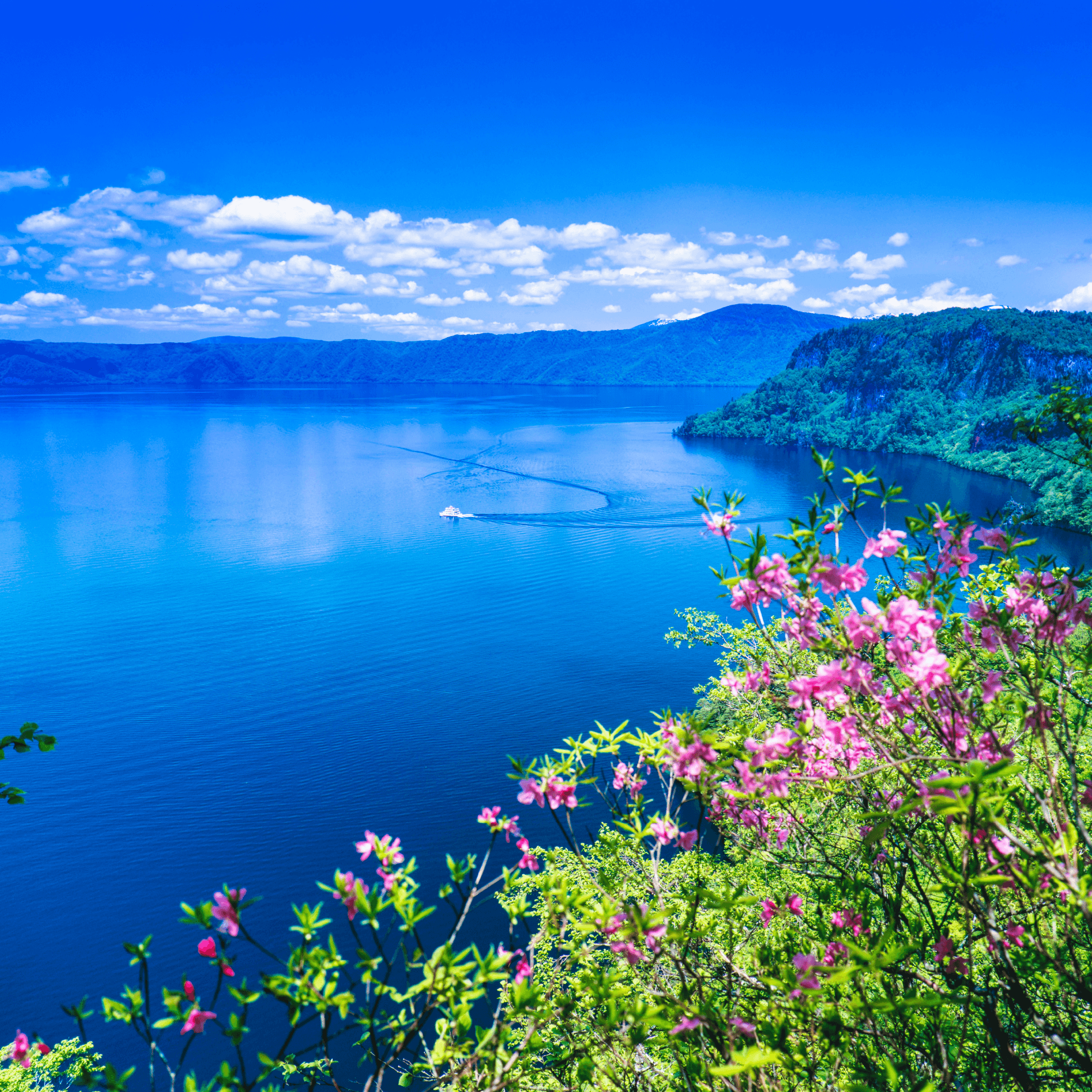 春　十和田湖